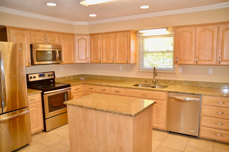 306 Dell Rd, Maryville, TN 37804