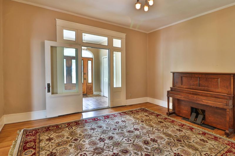 306 E 2nd Ave, Lenoir City, TN 37771