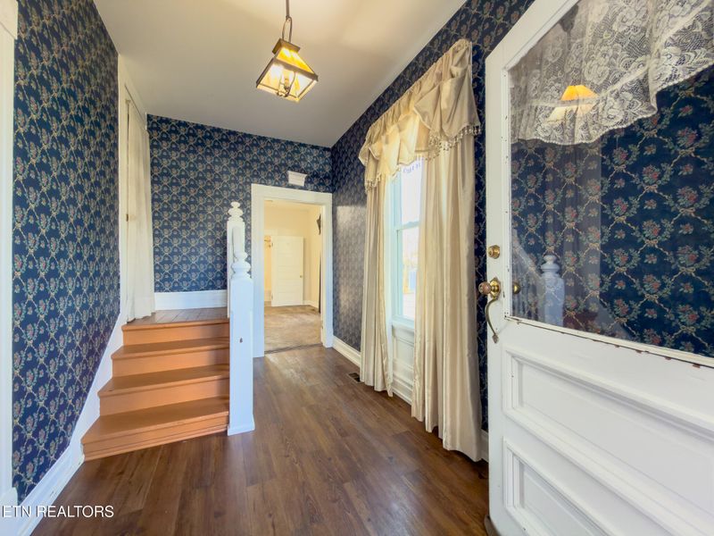 306 E 3rd Ave, Lenoir City, TN 37771