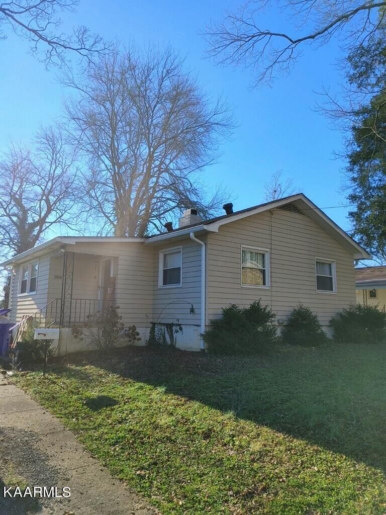 306 E Fernhill Ln, Oak Ridge, TN 37830