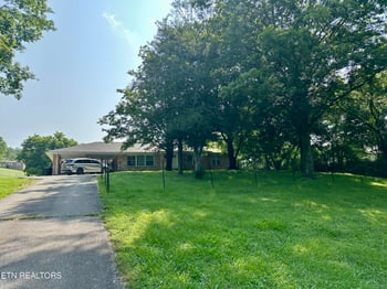 306 E Tri County Blvd, Oliver Springs, TN 37840