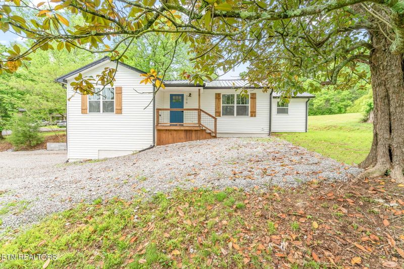 306 Hester Dr, Harriman, TN 37748