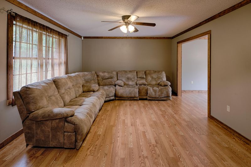 306 Lexington Ln, Clinton, TN 37716
