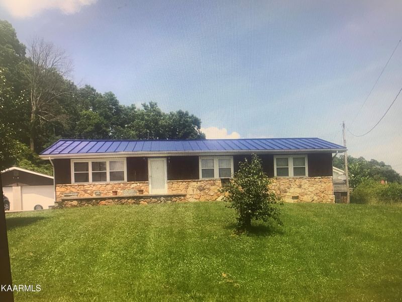 306 N 4th St, Lafollette, TN 37766