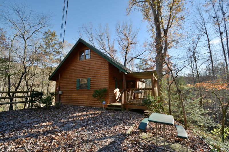 306 N Circle Dr, Gatlinburg, TN 37738