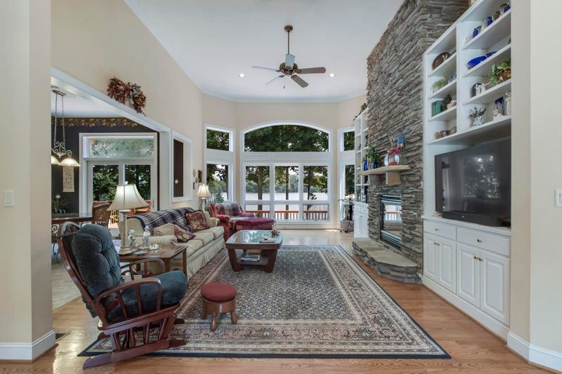 306 Okmulgee Cir, Loudon, TN 37774