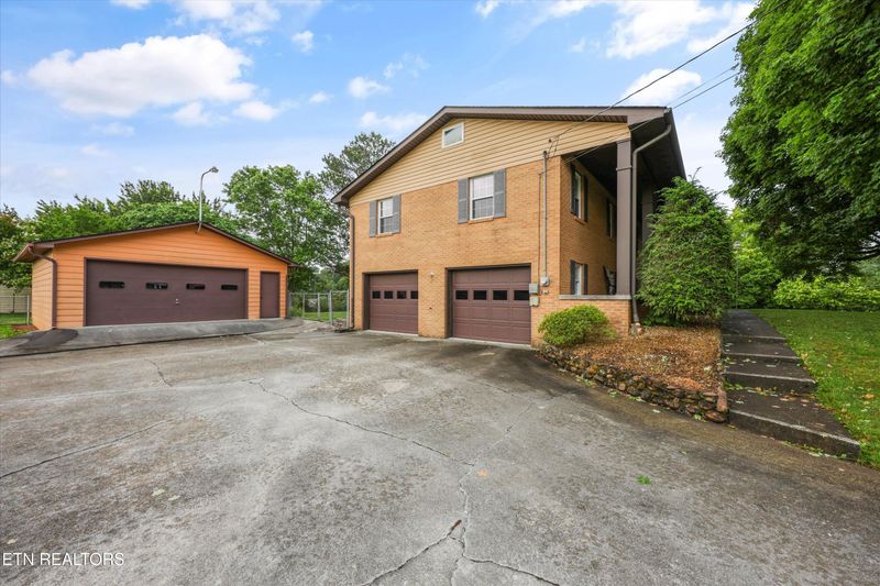 306 Swanee Dr, Maryville, TN 37804