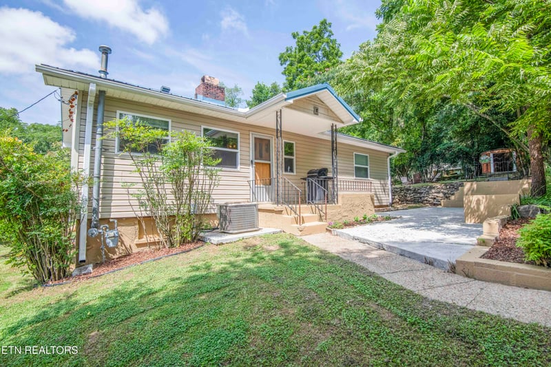 306 W Faunce Rd, Oak Ridge, TN 37830
