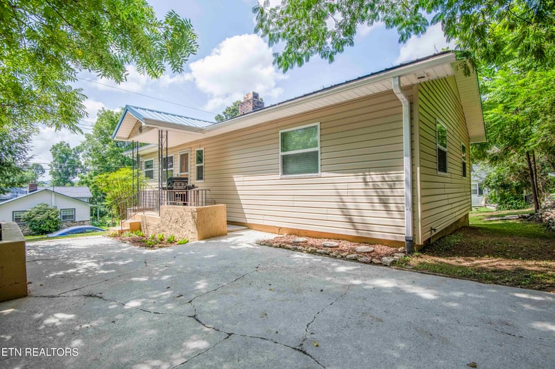 306 W Faunce Rd, Oak Ridge, TN 37830