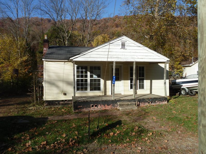 306 W Spring St, Oliver Springs, TN 37840