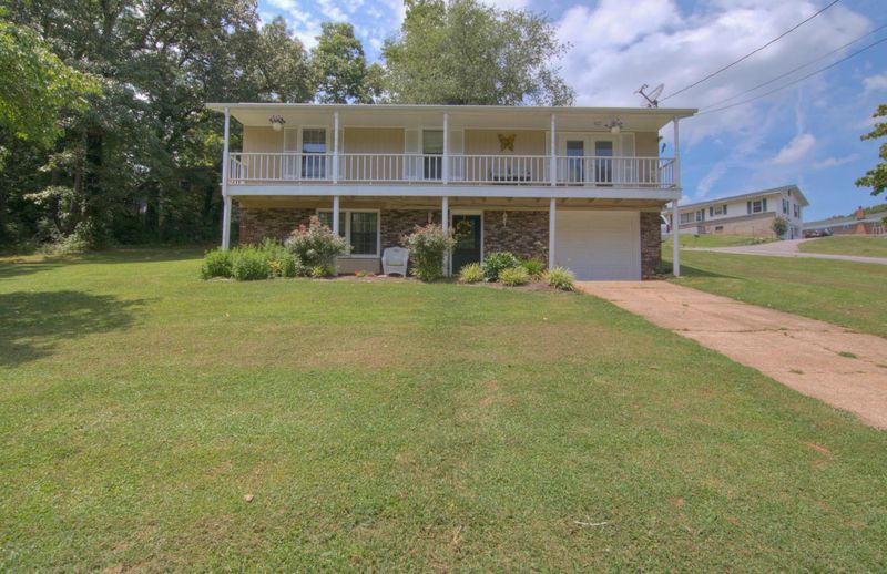 306 Westbury Dr, Clinton, TN 37716