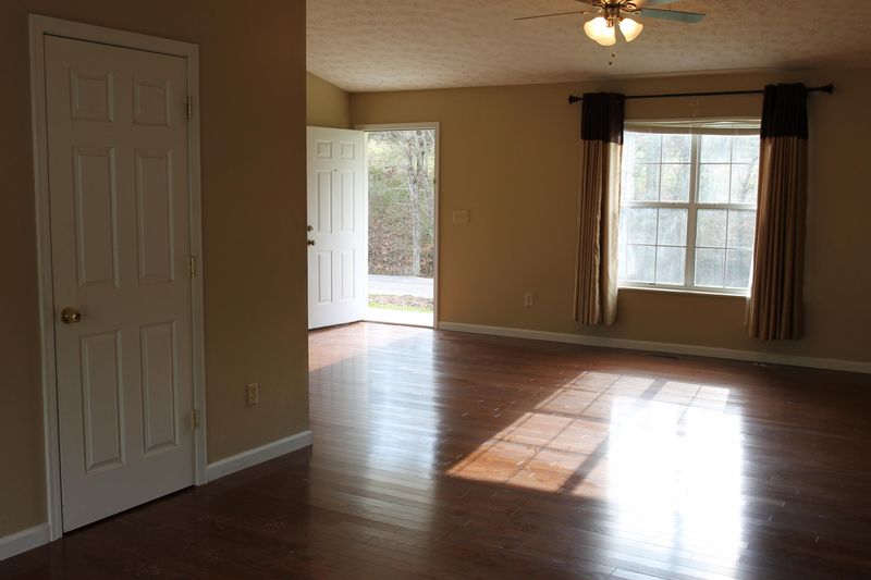 306 White Oak Dr, Seymour, TN 37865
