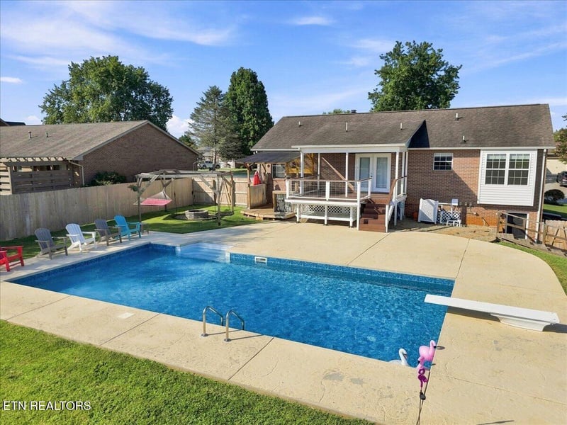 306 Woodsboro Ln, Maryville, TN 37804