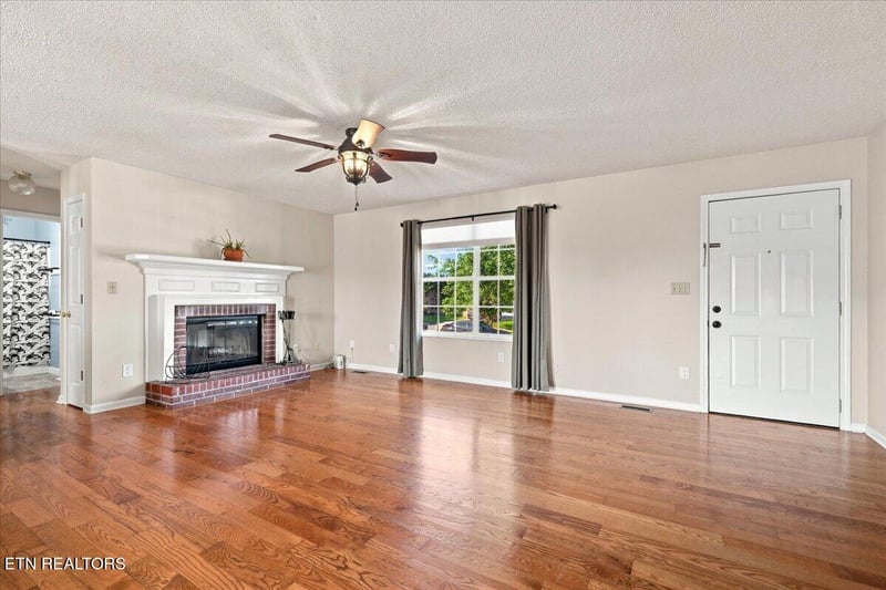 306 Woodsboro Ln, Maryville, TN 37804