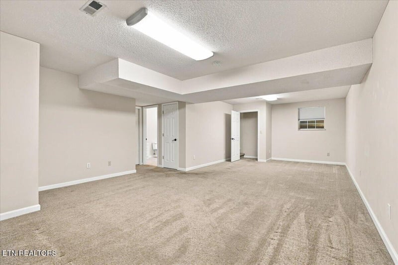 306 Woodsboro Ln, Maryville, TN 37804