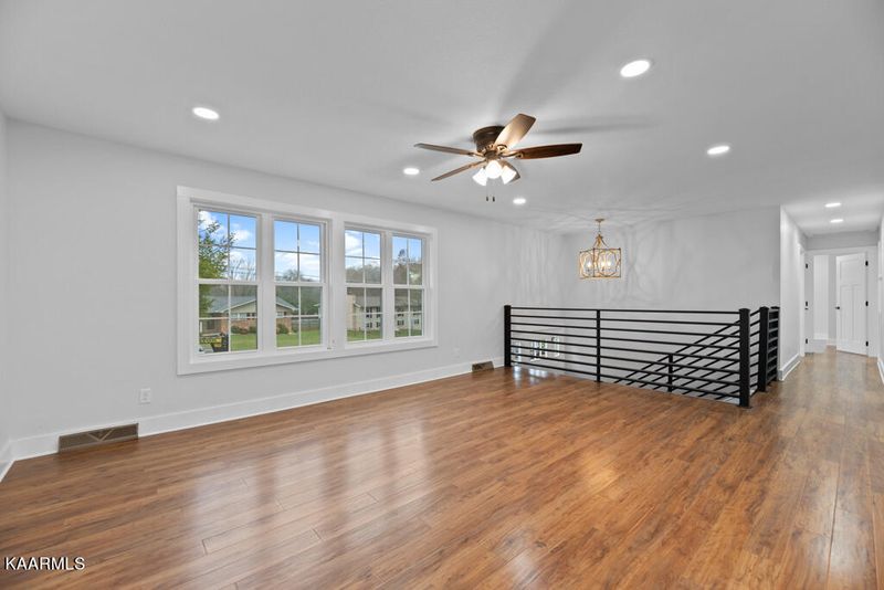 306 Yarnell Rd, Clinton, TN 37716