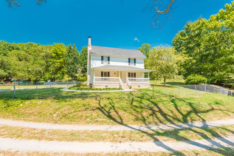 3060 Duncan Rd, Lenoir City, TN 37772