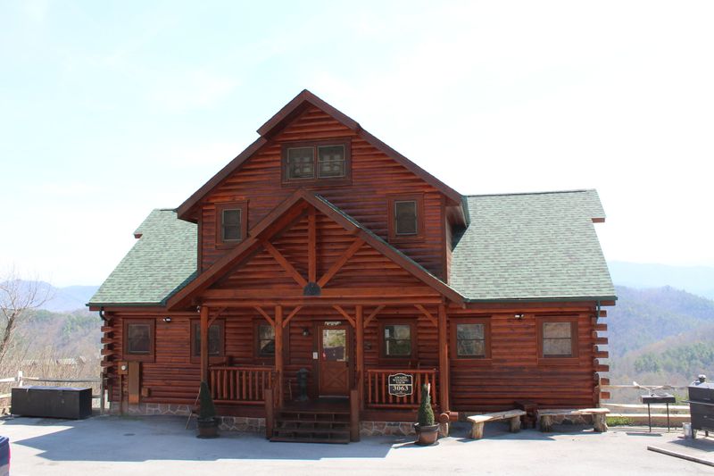 3063 Hickory Lodge Dr, Pigeon Forge, TN 37862