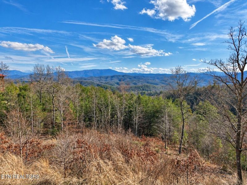 3065 Summit Trails Dr, Sevierville, TN 37862