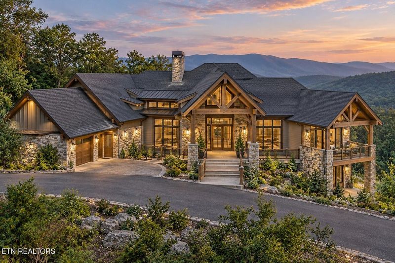 3065 Summit Trails Dr, Sevierville, TN 37862