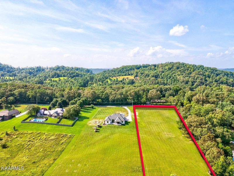 3068 Devault Rd, Louisville, TN 37777
