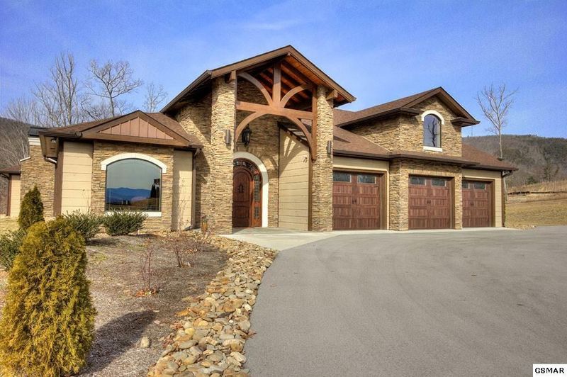 3068 Smokey Bluff Tr, Sevierville, TN 37862
