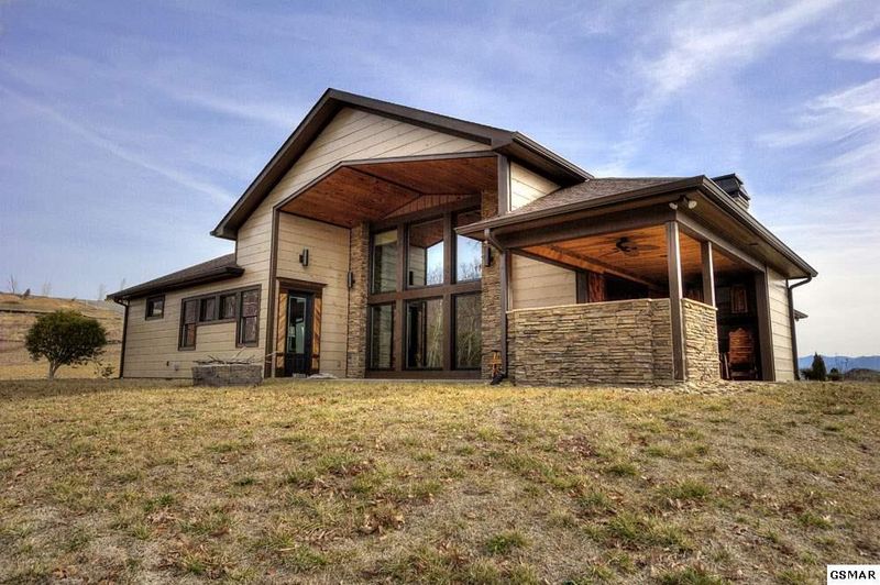 3068 Smokey Bluff Tr, Sevierville, TN 37862