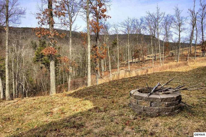 3068 Smokey Bluff Tr, Sevierville, TN 37862