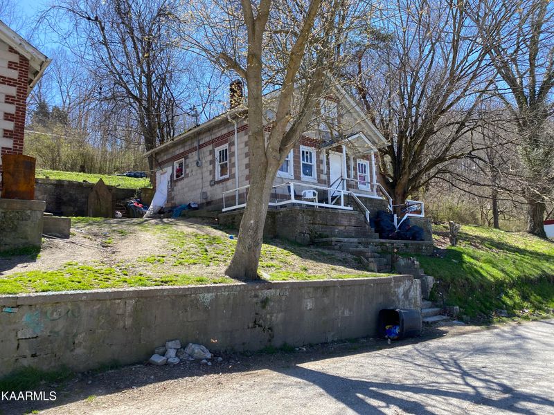 307-319 Cherry St, Lafollette, TN 37766