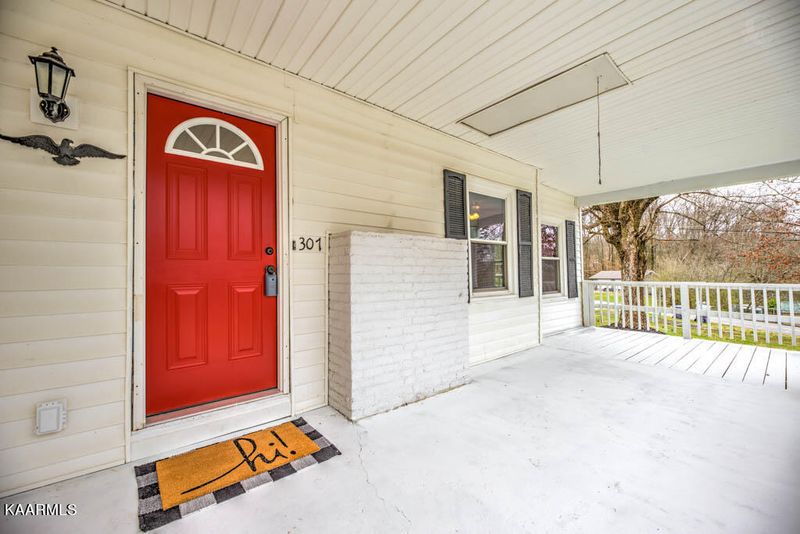 307 Beechwood Ln, Clinton, TN 37716