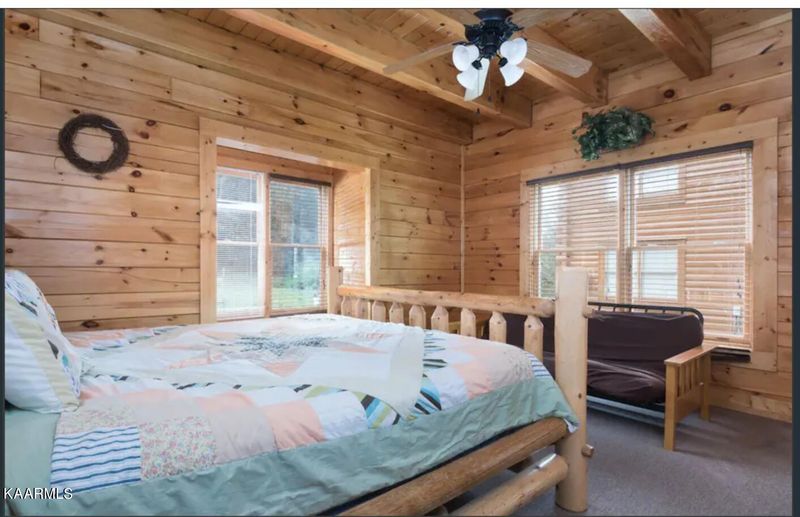 307 Caney Creek Rd, Pigeon Forge, TN 37863