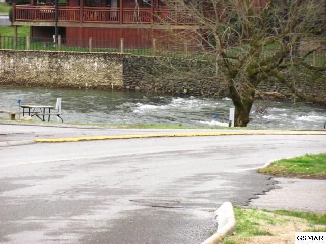 307 Day Springs Rd, Pigeon Forge, TN 37863
