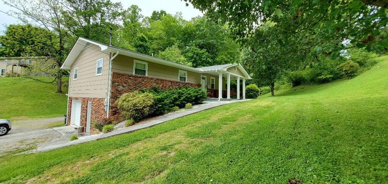 307 Ridgewood Dr, Clinton, TN 37716