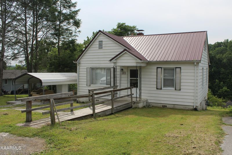 307 Rose Hill Dr, Lafollette, TN 37766