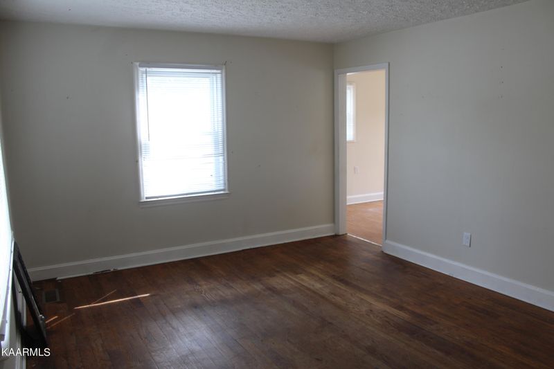 307 Rose Hill Dr, Lafollette, TN 37766