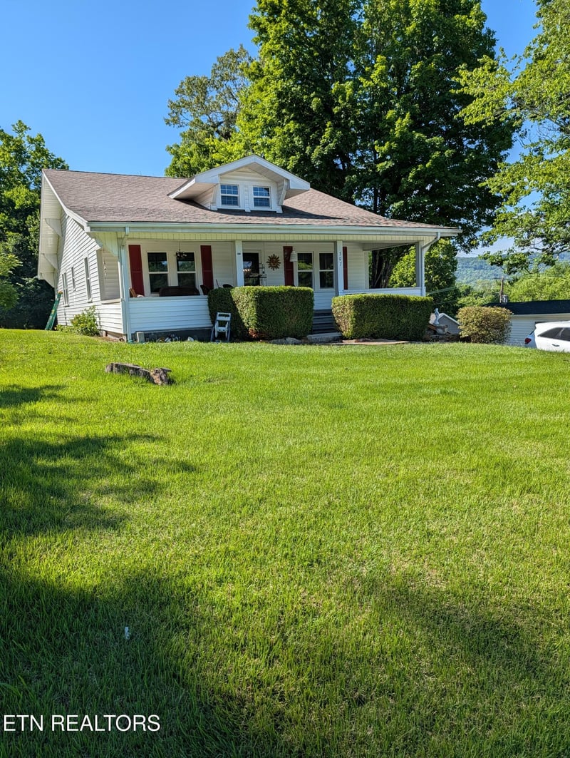 307 S Ridge Ave, Rockwood, TN 37854