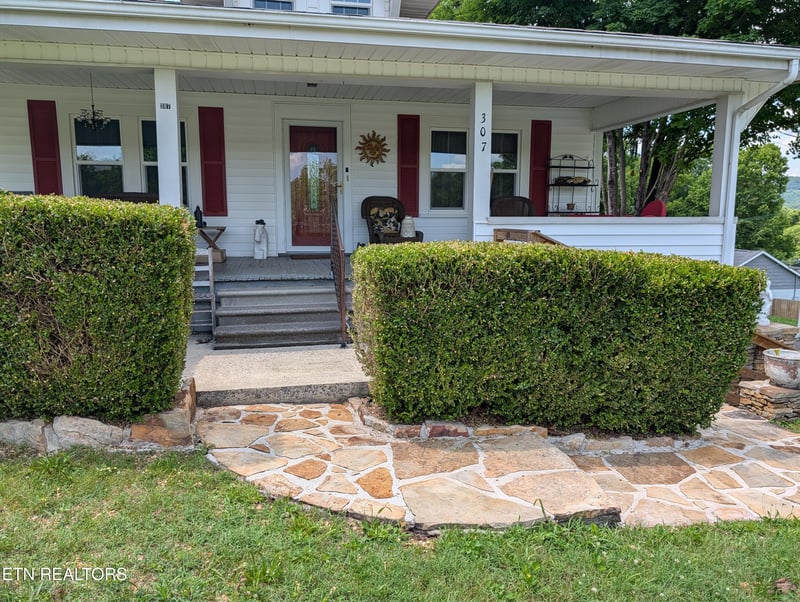 307 S Ridge Ave, Rockwood, TN 37854