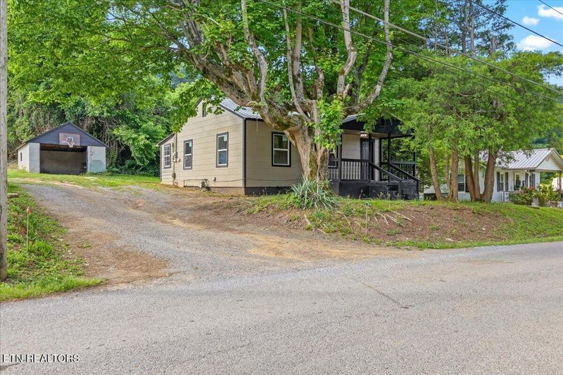 307 W Farrell St, Niota, TN 37826