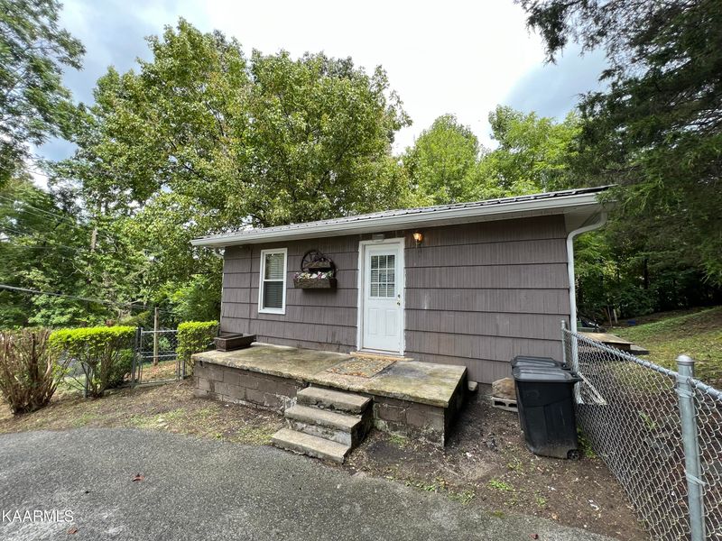 307 W Hemlock St, Lafollette, TN 37766