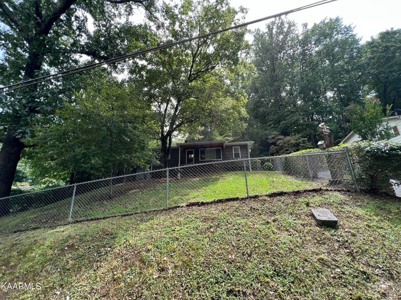 307 W Hemlock St, Lafollette, TN 37766
