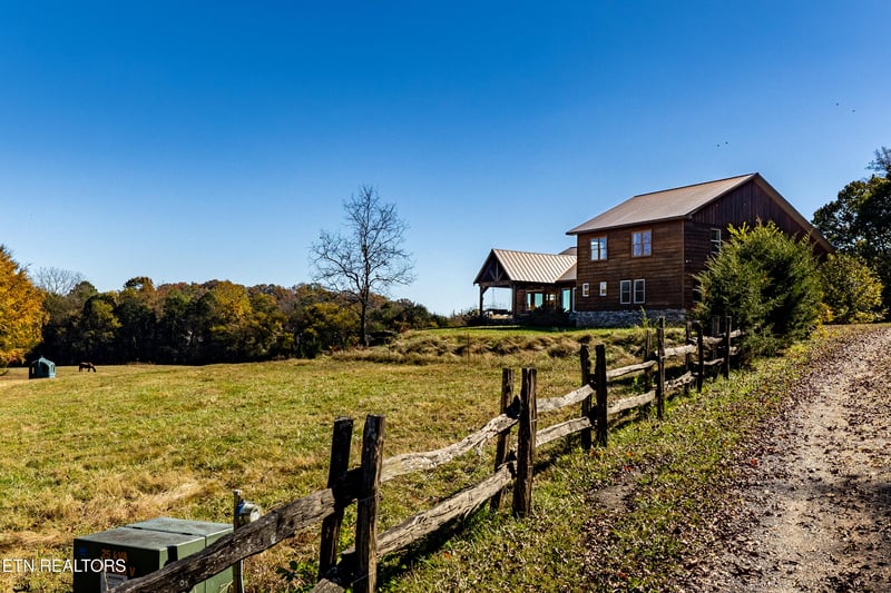 3070 W Fork Rd, Loudon, TN 37774