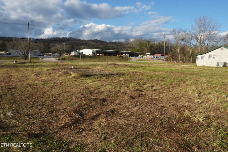 3071 Roane State Hwy, Harriman, TN 37748