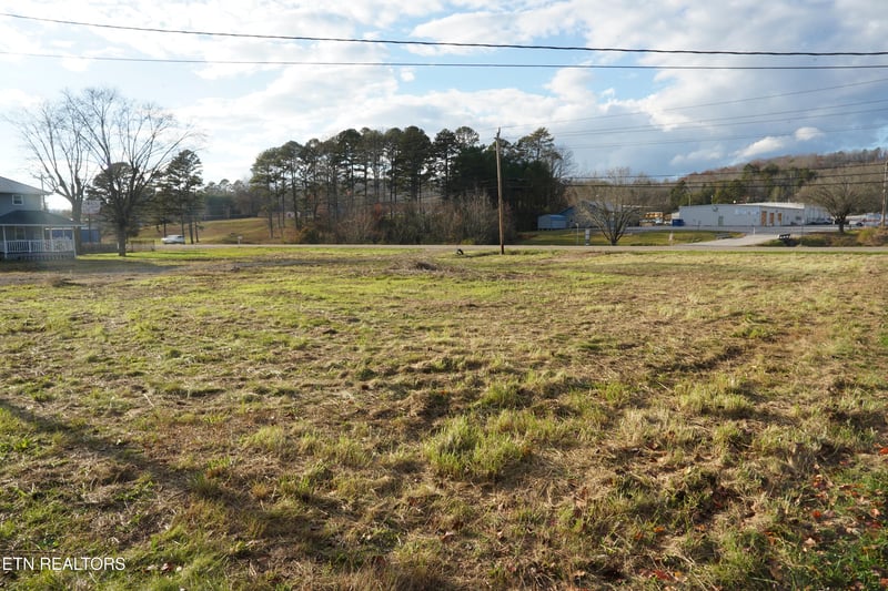 3071 Roane State Hwy, Harriman, TN 37748
