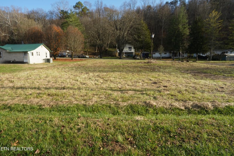 3071 Roane State Hwy, Harriman, TN 37748