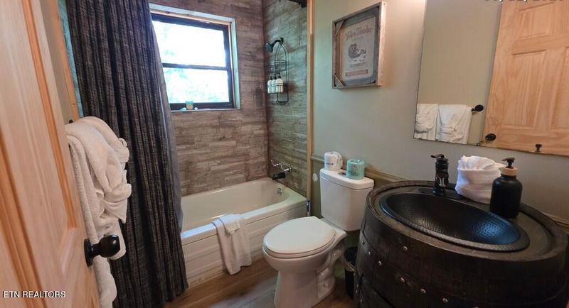 3073 Engle Town Rd, Sevierville, TN 37862