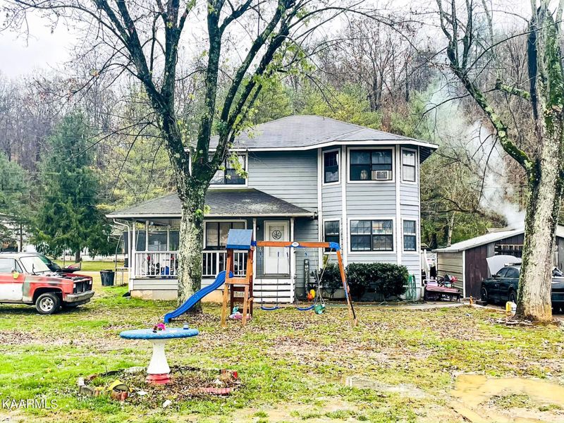 3077 Roane State Hwy, Harriman, TN 37748