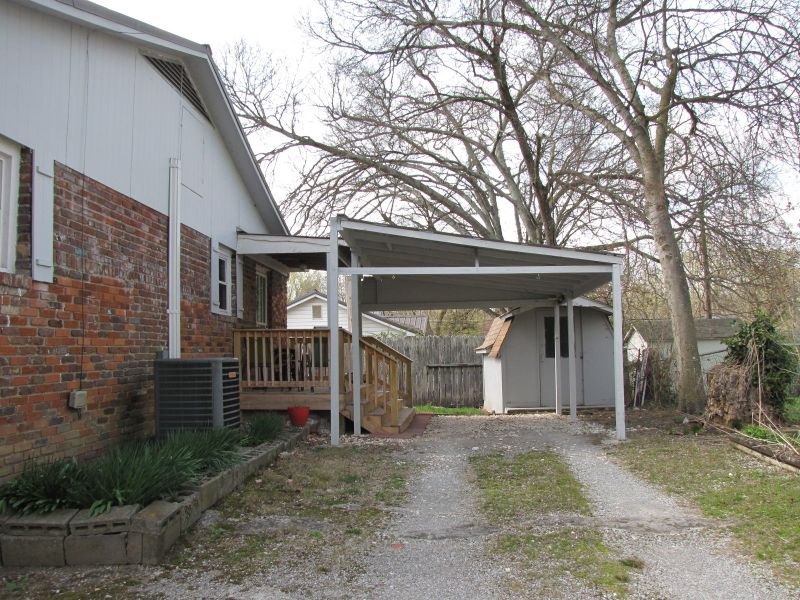308 Dew St, Clinton, TN 37716