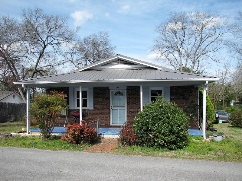 308 Dew St, Clinton, TN 37716