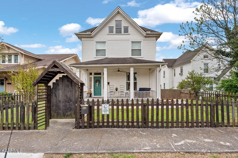 308 E 3rd Ave, Lenoir City, TN 37771