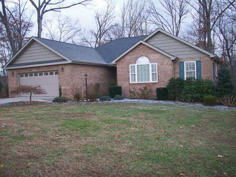 308 E Deer Creek Dr, Crossville, TN 38555